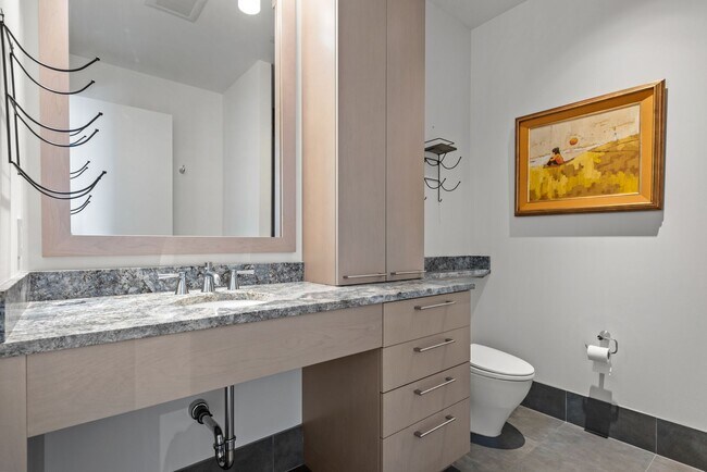 Building Photo - Luxury 2 Bed 1.75 Bath Furnished Downtown Seattle Condo with Stunning Views