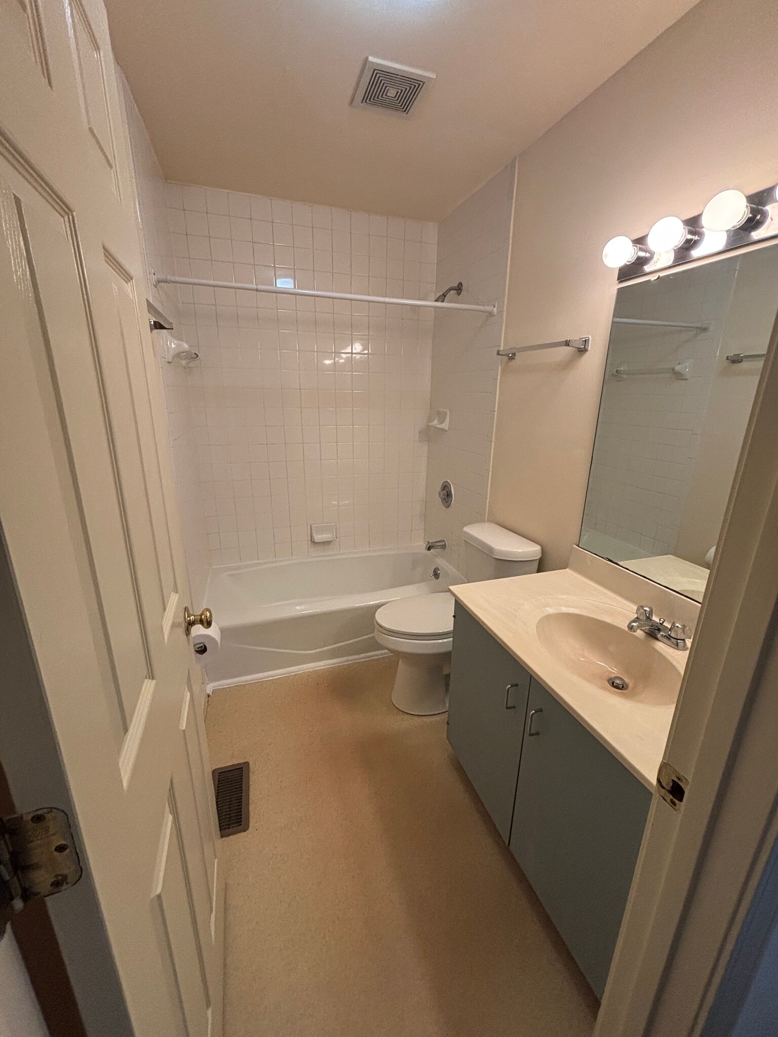 Bathroom - 2325 S 10th St