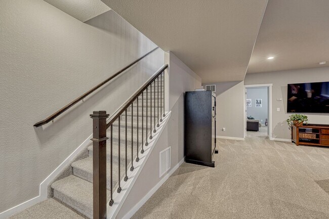 Building Photo - LUXIOUROUS 6 BED/6 BATH HOME IN SANCTUARY ...