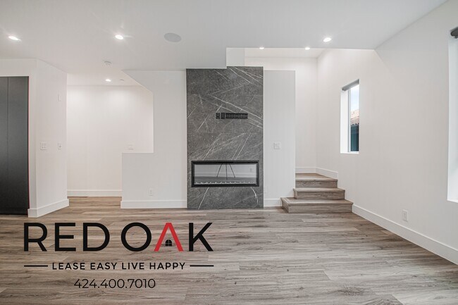 Building Photo - 18303 Oakbury Cir