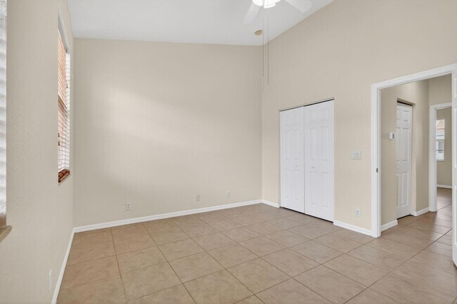 Building Photo - 115 Pond Apple Ln