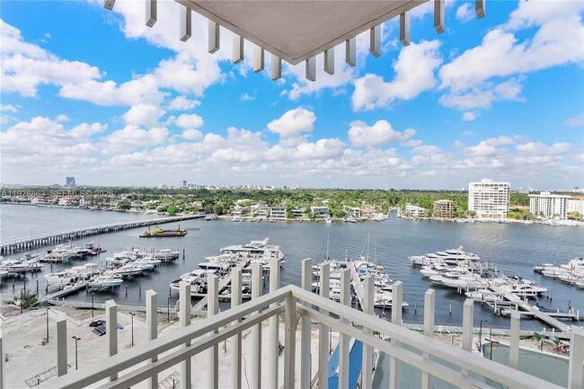 Building Photo - 2 Grove Isle Dr