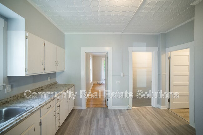 Building Photo - 68 Fifth St