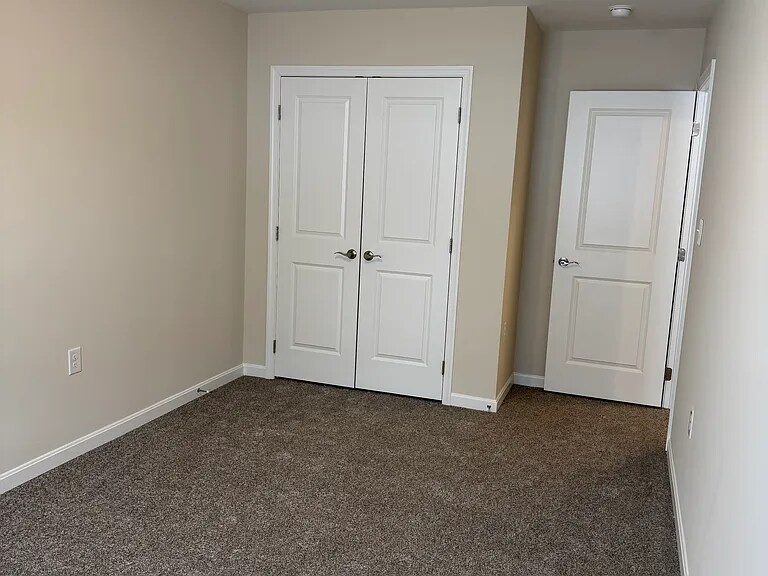 Building Photo - 8828 Hillside Way