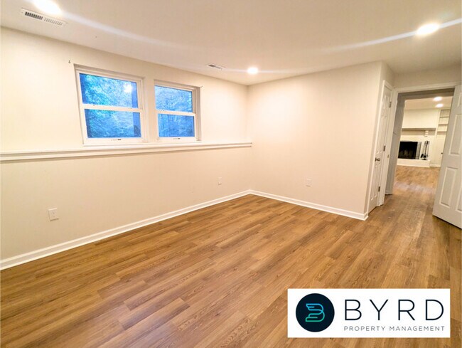 Building Photo - 13300 Farm Crest Ct
