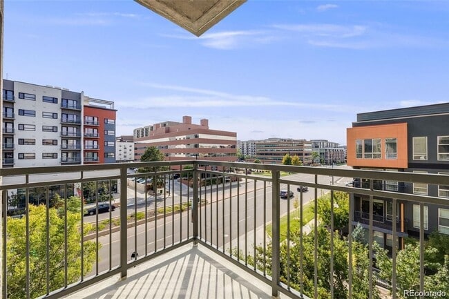 Building Photo - 275 S Harrison St