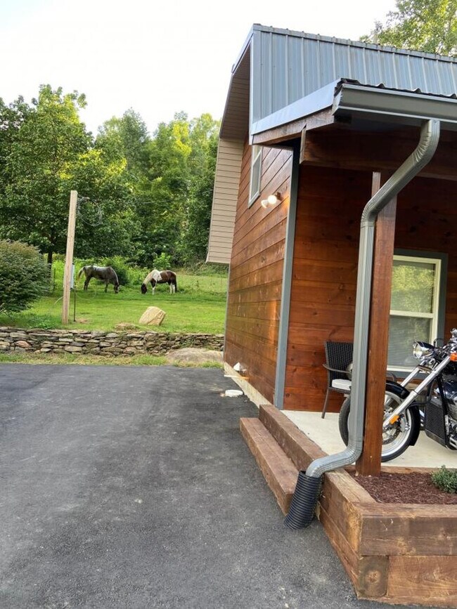 Building Photo - 644 Gladdens Creek Rd