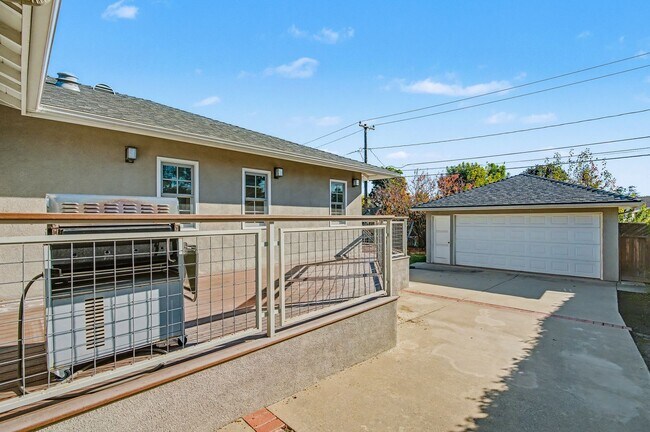 Building Photo - 2450 Queensberry Road • Pasadena 4BR | 3BA |