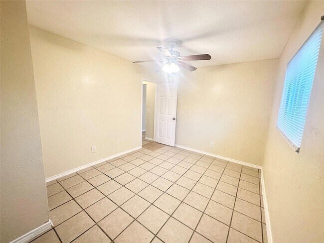 Building Photo - 5101 Purple Sage Dr