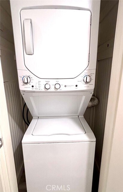 Building Photo - 300 Maryland St