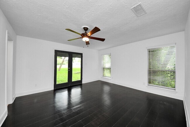 Building Photo - 4126 Pecan Bend Dr