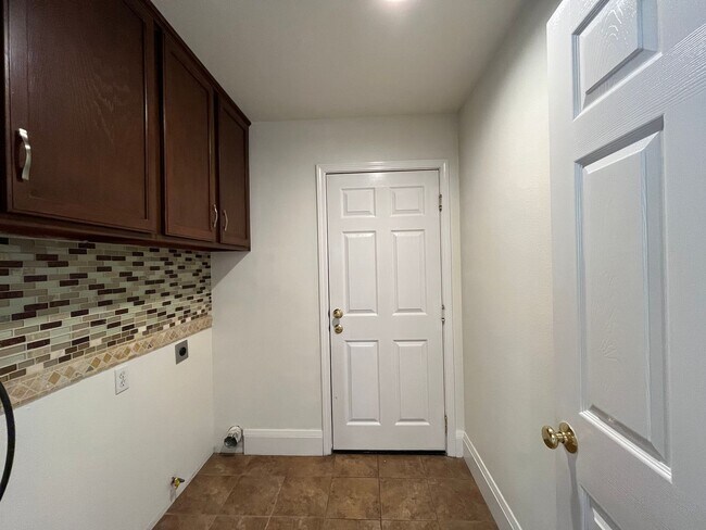 Building Photo - 2306 Apion Ct