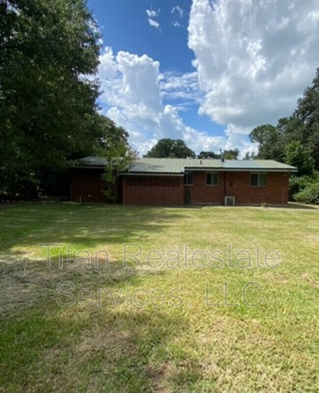 Building Photo - 304 Academy Rd