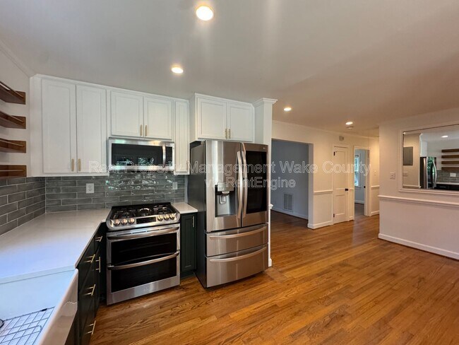 Building Photo - 3018 Medlin Dr