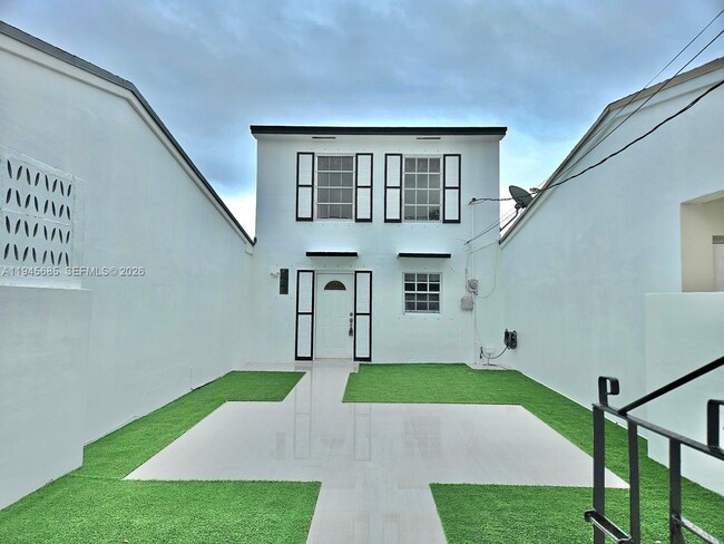 Building Photo - 0000 00000