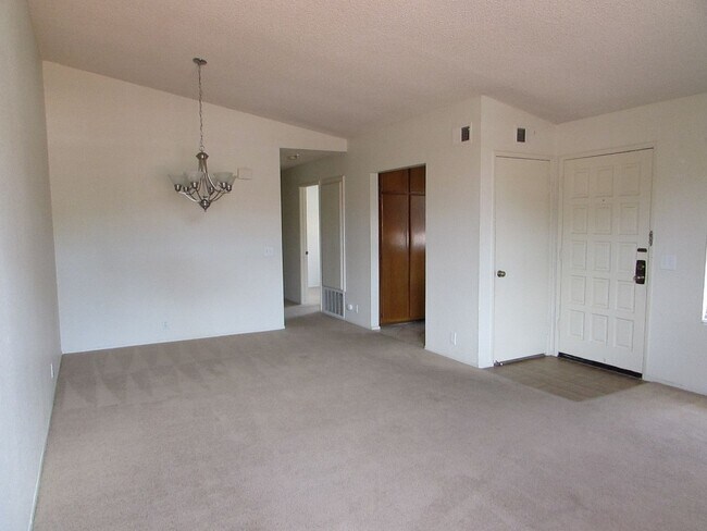 Building Photo - Beautiful 2BD/2BA Townhome in the Heart of University City - 2 Car Garage - Washer/Dryer - Quiet ...