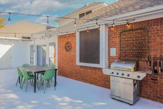 Building Photo - 7701 Ridgeway Ct