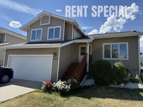 Building Photo - ~Applications Pending~ RENT SPECIAL ~ HOLIDAY MERRINESS ~ 3 Bedroom, 3 Bath Home for rent Close t...