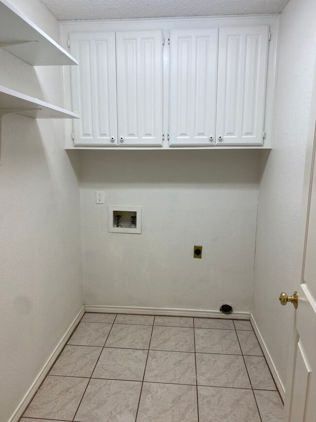 Building Photo - Lovely Home in Downtown Granbury