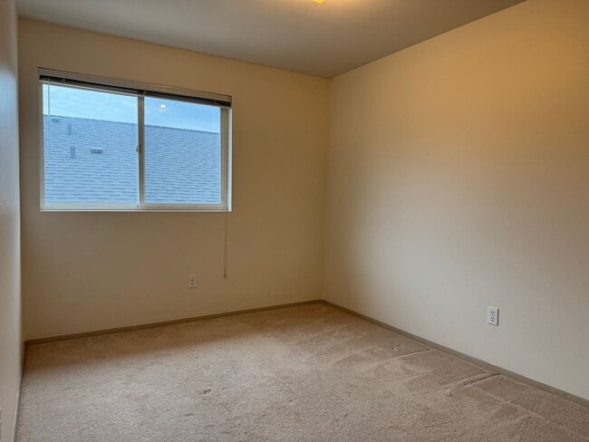 Building Photo - CLICK "REQUEST A TOUR" NOW!