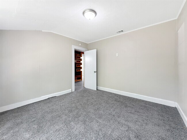 Building Photo - 304 Stimson St