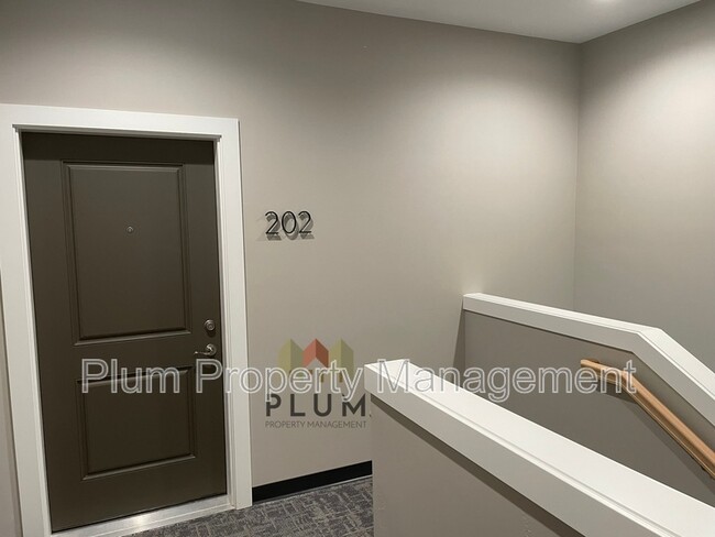 Building Photo - 1724 S 14th St W