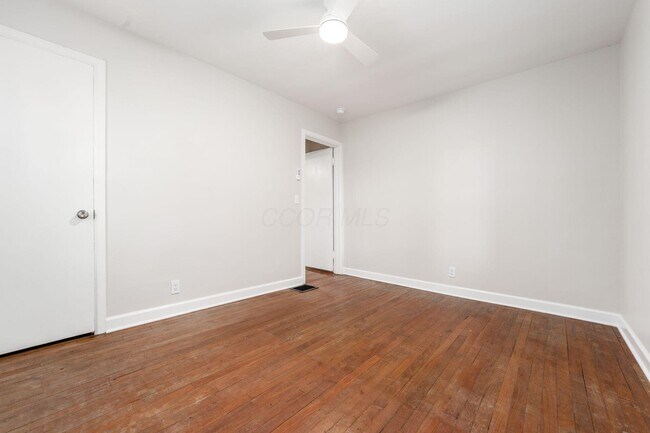 Building Photo - 884 S Chesterfield Rd