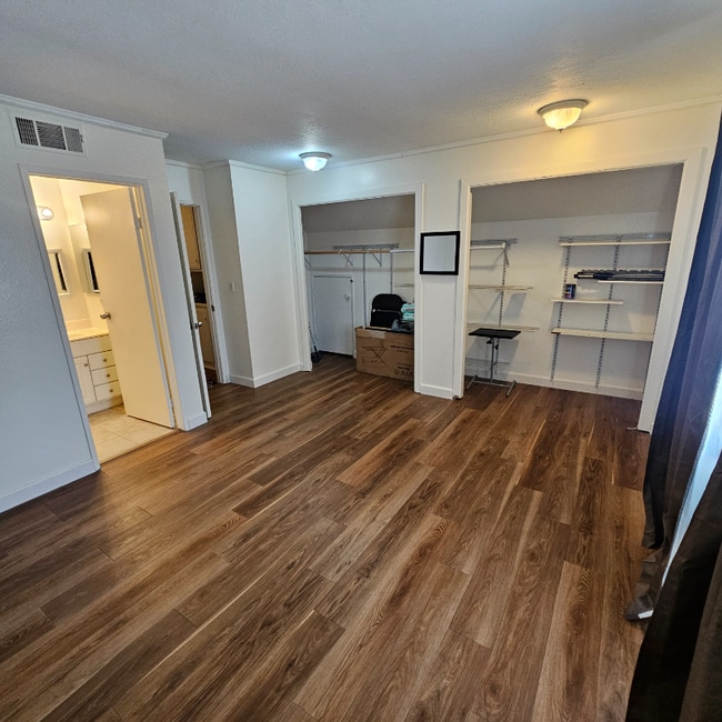 Building Photo - 9502 Karmont Ave
