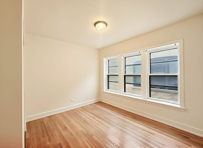 Building Photo - 4505 N Kimball Ave