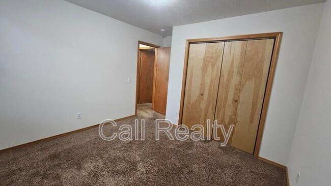 Building Photo - 1217 E Chantel Dr