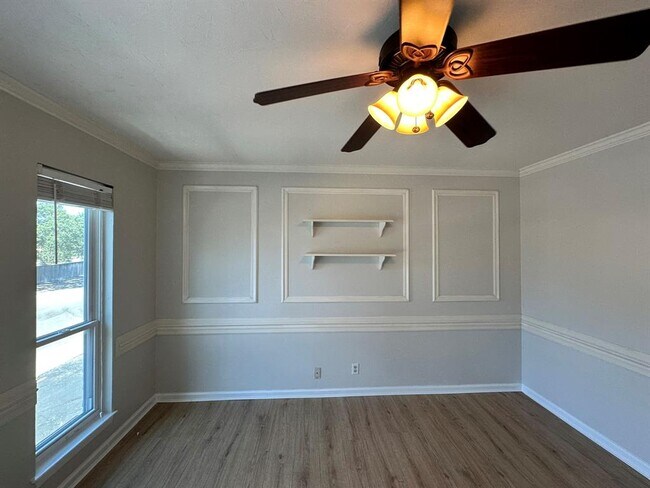 Building Photo - 6501 E Hill Dr