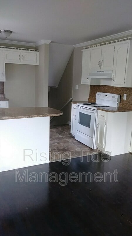 Building Photo - 1006 N Mountain Dr