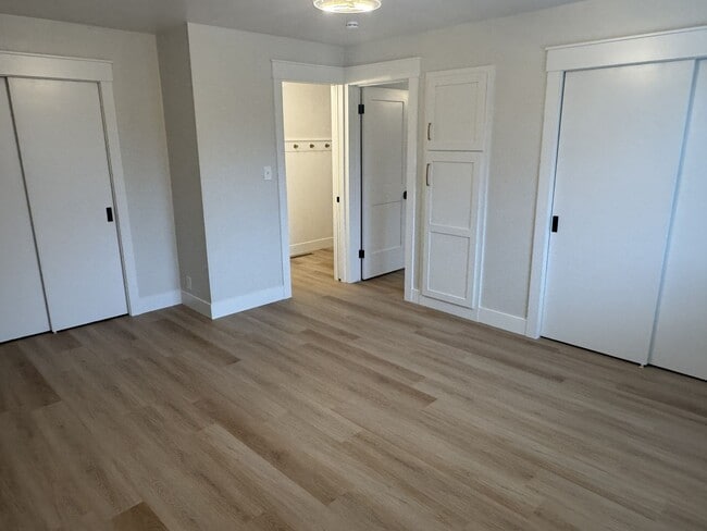 Building Photo - Completely Remodeled 4 Bed, 2 Bath Country Home – 1.5 Acres – Horse & Livestock Friendly!