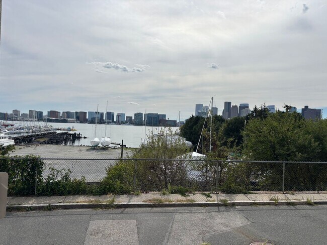 Building Photo - Jeffries Point Luxury Townhouse w/Spectacu...