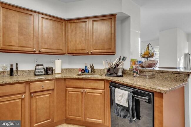 Building Photo - 5006 Dorsey Hall Dr
