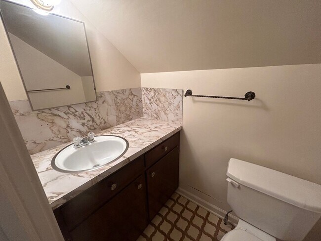 Building Photo - 939 Central Dr