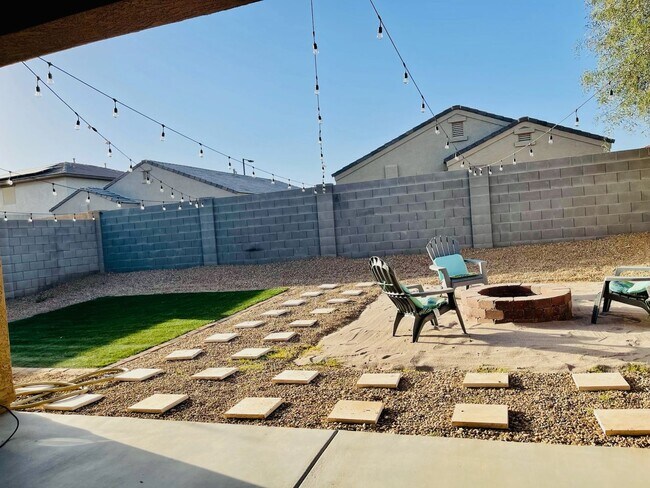 Building Photo - Serene 3-Bedroom 2-Bath 3 Car Garage Retre...