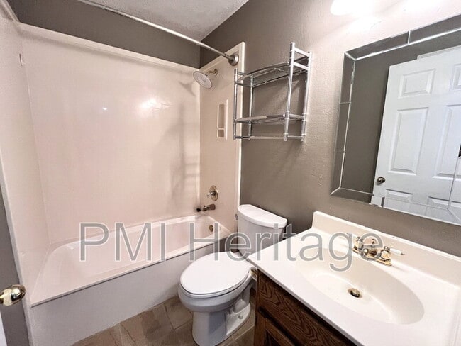 Building Photo - 95 Bassingham Dr