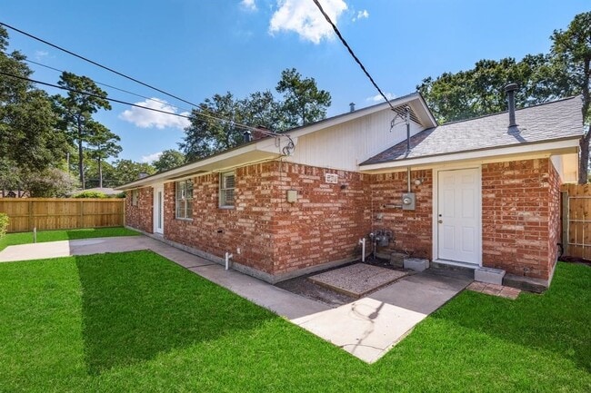 Building Photo - 10214 Londonderry Dr