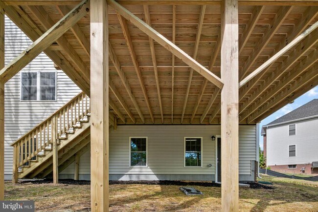 Building Photo - 106 Mate Ct