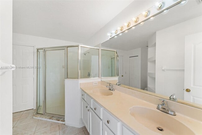 Building Photo - 4657 SW Leeward St