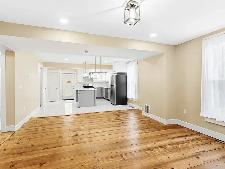 Building Photo - 36 Pascack Rd