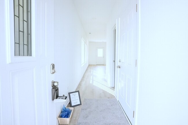 Building Photo - 1241 Gillespie Ln