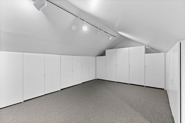 Building Photo - 44 Jordan St