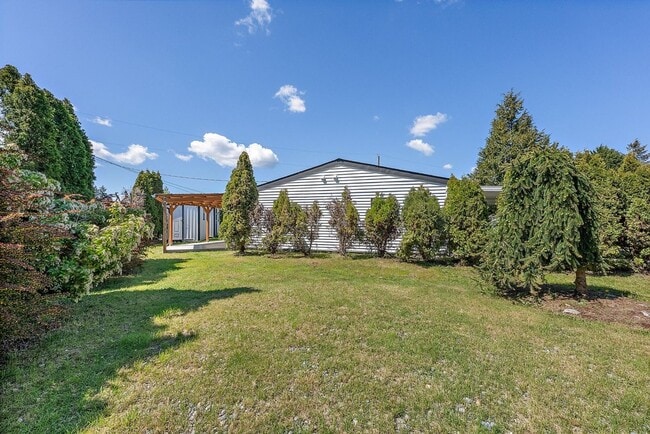 Building Photo - Renovated 3-Bed Rambler in Lakewood | Priv...