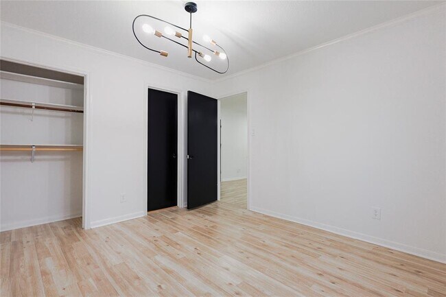 Building Photo - 10411 Rippling Fields Dr
