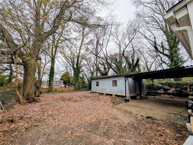 Building Photo - 1716 Thompson Ave