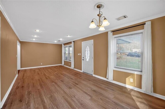 Building Photo - 871 Hargis St SE