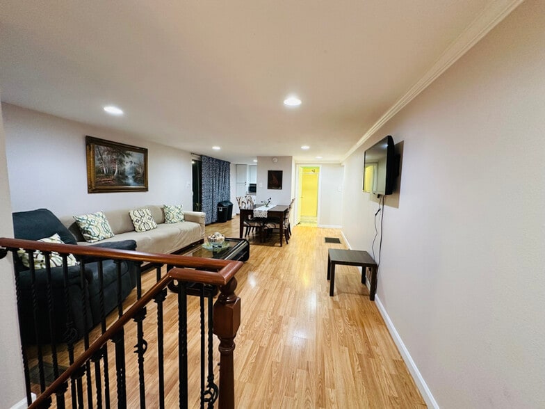 Building Photo - 50 August Ct