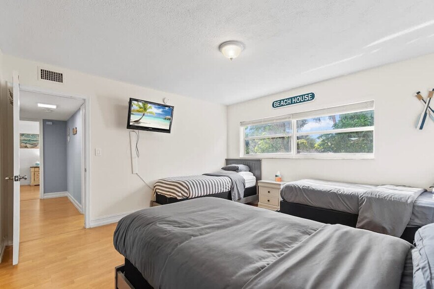 Building Photo - 2424 NE 9th St